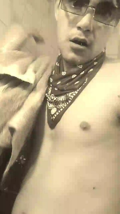 tiago23hot live cam on Cam4