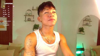 tiago_noir live cam on Cam4
