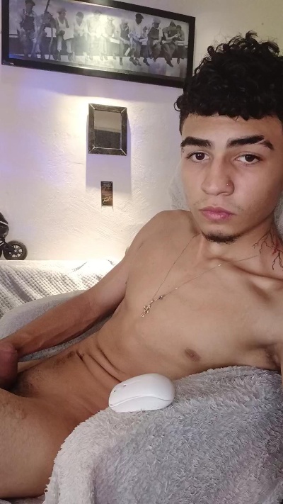 tian_cam22 live cam on Cam4