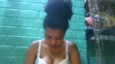 tiana31 live cam on Cam4