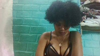 tiana31 live cam on Cam4