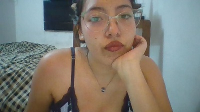 tiare24 live cam on Cam4