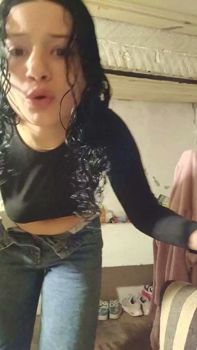 tin4aa0 live cam on Cam4