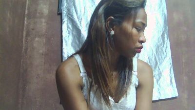 tinah21 live cam on Cam4