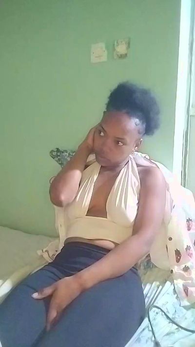 tinah23 live cam on Cam4