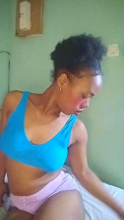 tinah23 live cam on Cam4