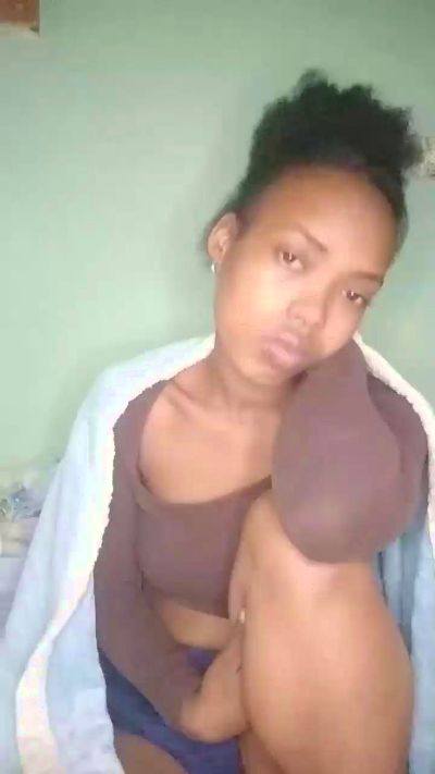 tinah23 live cam on Cam4