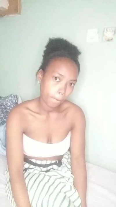 tinah23 live cam on Cam4