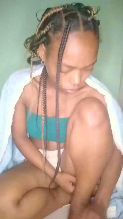 tinah23 live cam on Cam4