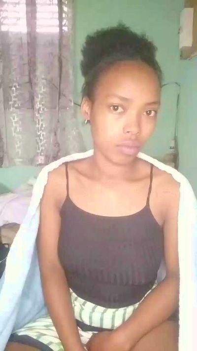 tinah23 live cam on Cam4