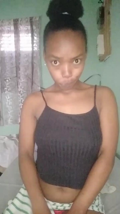 tinah23 live cam on Cam4