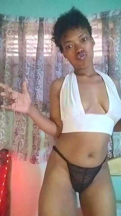 tinah23 live cam on Cam4