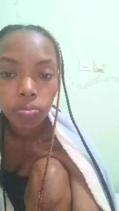 tinah23 live cam on Cam4