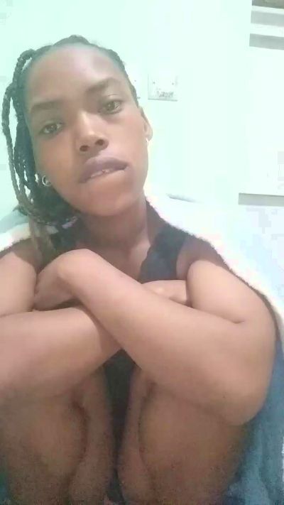 tinah23 live cam on Cam4