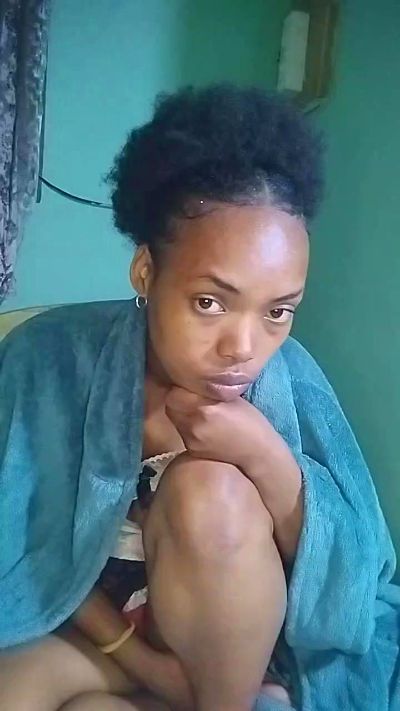 tinah23 live cam on Cam4