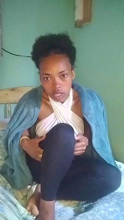 tinah23 live cam on Cam4