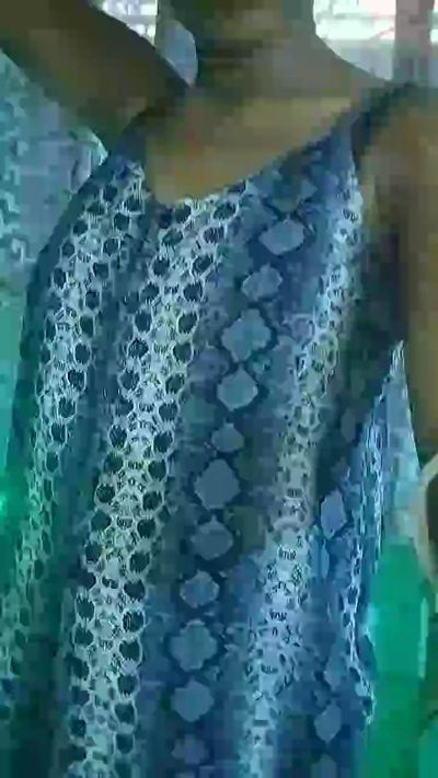 tinah23 live cam on Cam4