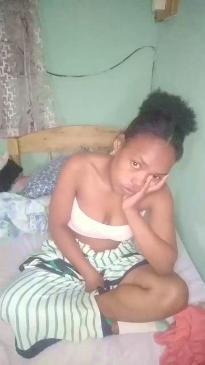 tinah23 live cam on Cam4