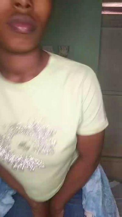 tinah23 live cam on Cam4
