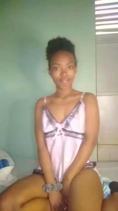 tinah23 live cam on Cam4
