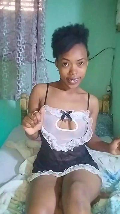 tinah23 live cam on Cam4