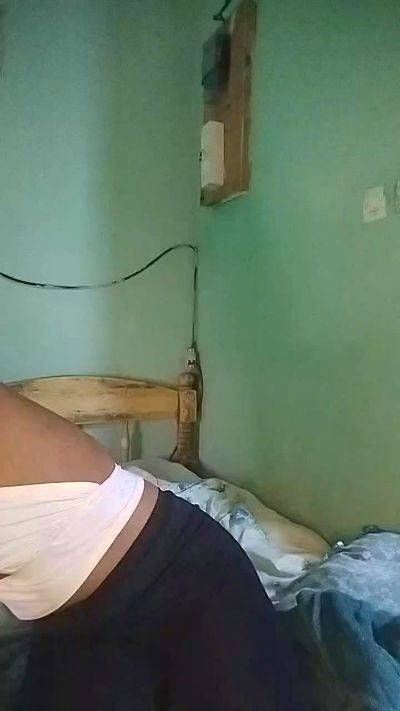 tinah23 live cam on Cam4
