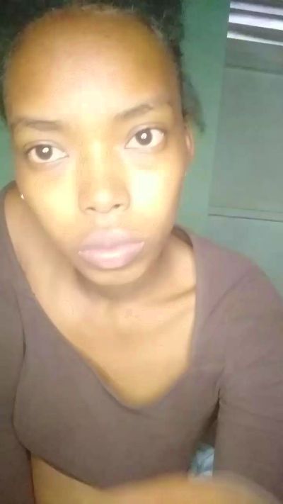 tinah23 live cam on Cam4