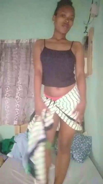 tinah23 live cam on Cam4