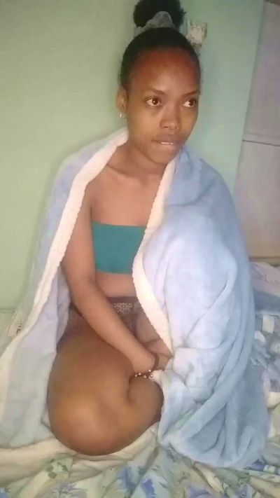 tinah23 live cam on Cam4