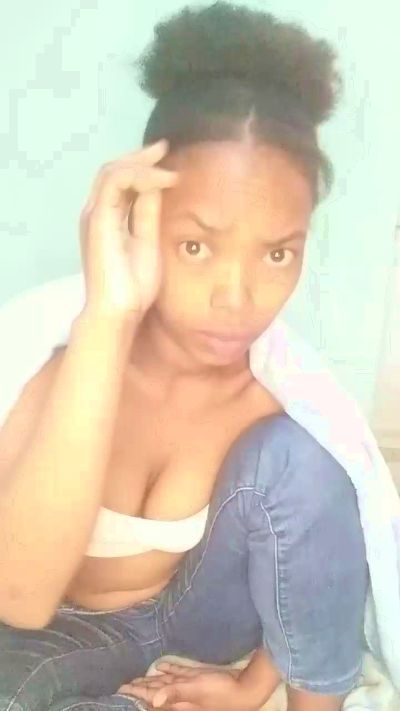 tinah23 live cam on Cam4