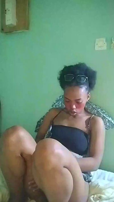 tinah23 live cam on Cam4