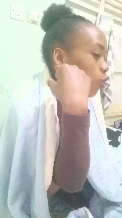 tinah23 live cam on Cam4