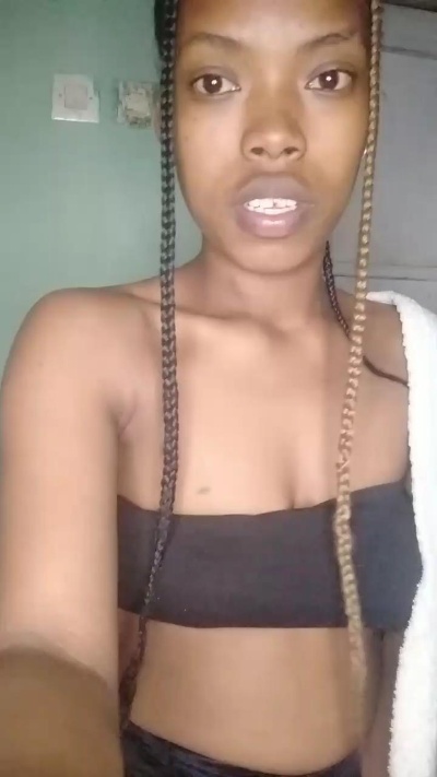 tinah23 live cam on Cam4