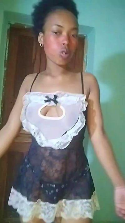 tinah23 live cam on Cam4