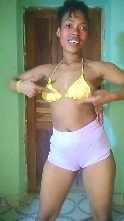 tinah23 live cam on Cam4