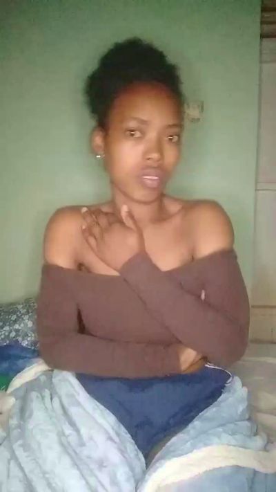 tinah23 live cam on Cam4