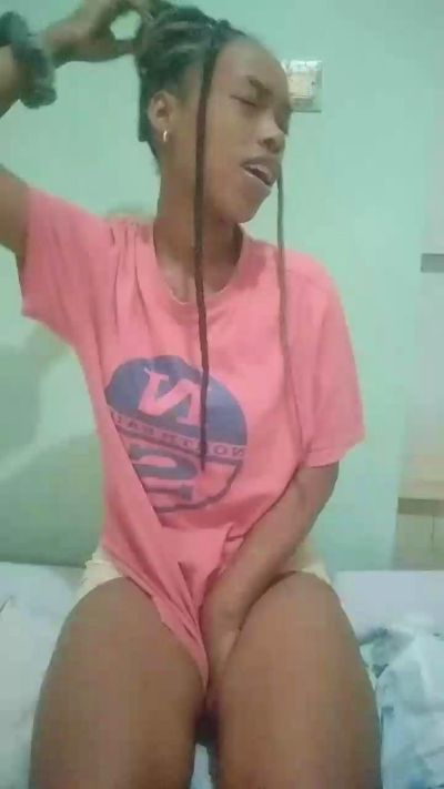 tinah23 live cam on Cam4