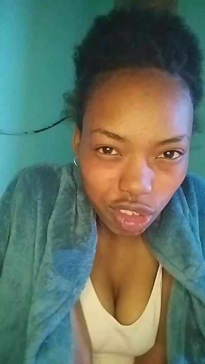 tinah23 live cam on Cam4