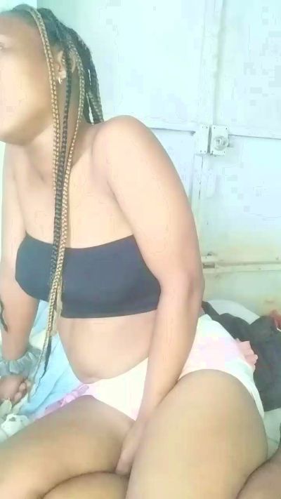 tinah23 live cam on Cam4