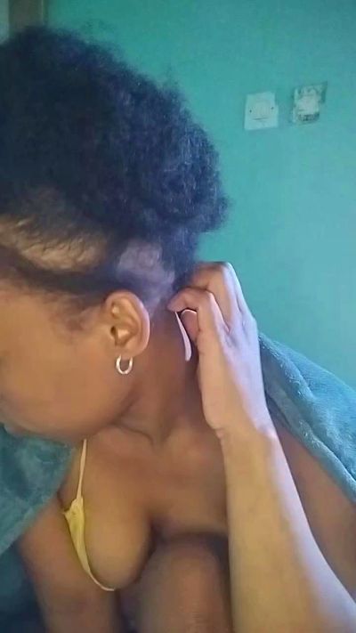 tinah23 live cam on Cam4