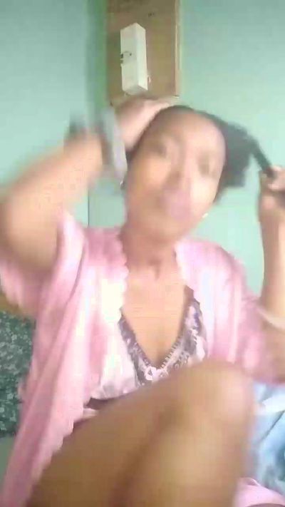 tinah23 live cam on Cam4