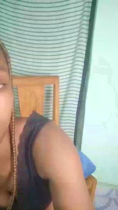 tinah23 live cam on Cam4