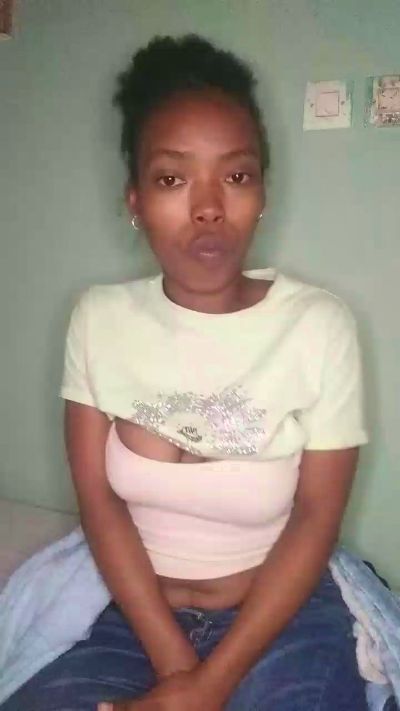 tinah23 live cam on Cam4
