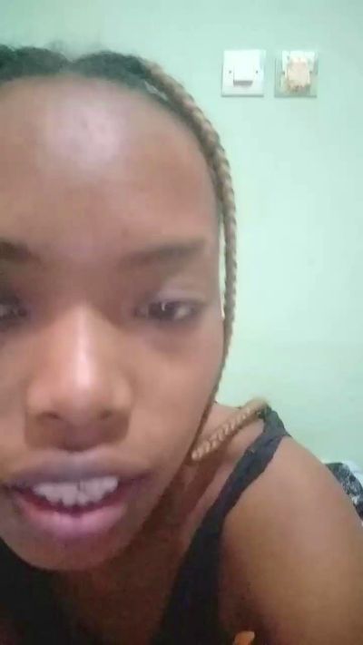 tinah23 live cam on Cam4