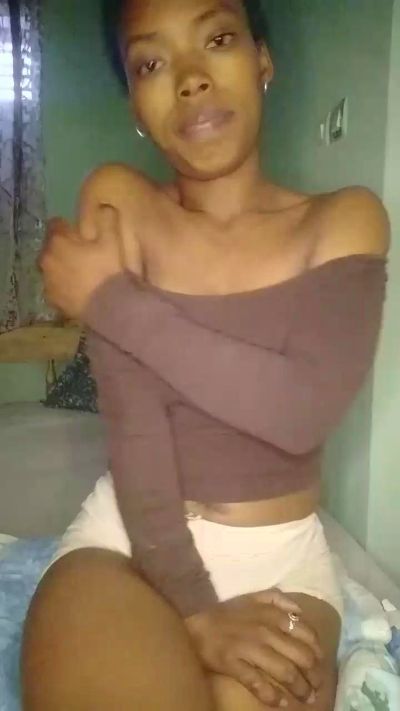 tinah23 live cam on Cam4