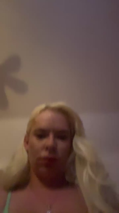 tinyjade22 live cam on Cam4
