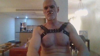 tiote48 live cam on Cam4