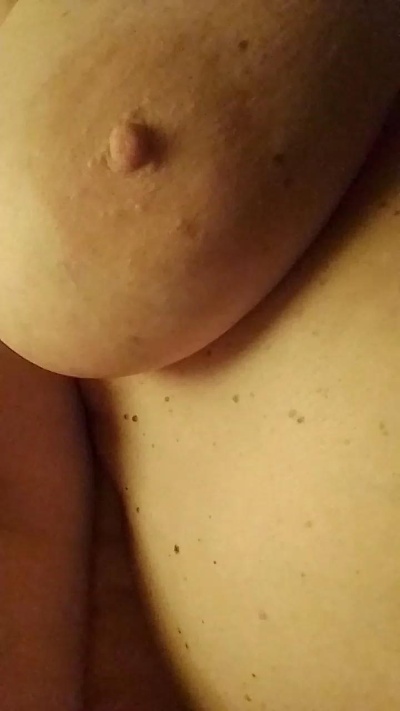 tizia2024 live cam on Cam4