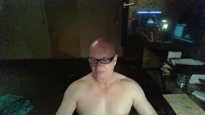 tom19702 live cam on Cam4