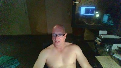 tom19702 live cam on Cam4